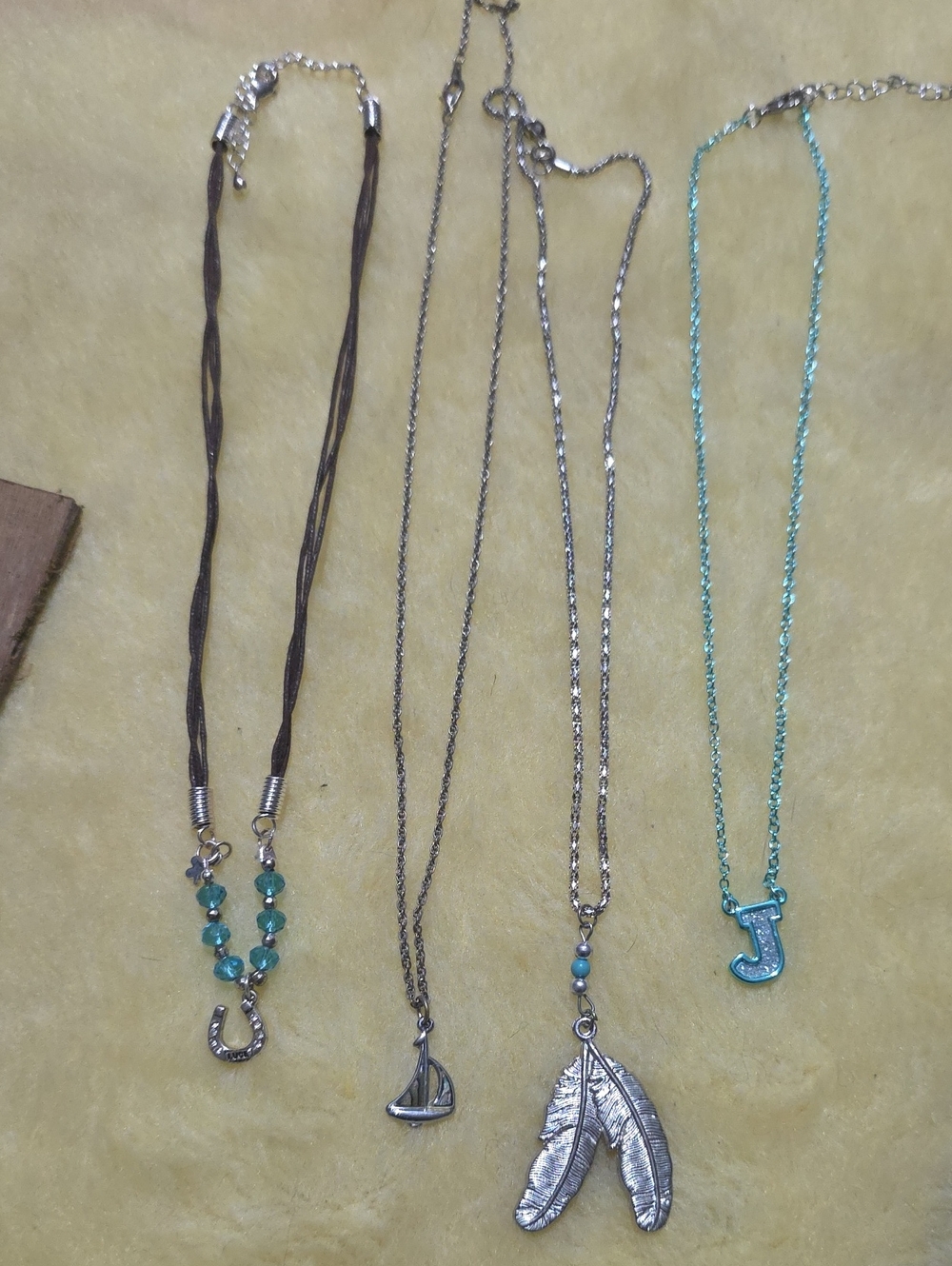 4 Beautiful Necklaces.. Vintage & Modern - Picture 7 of 7